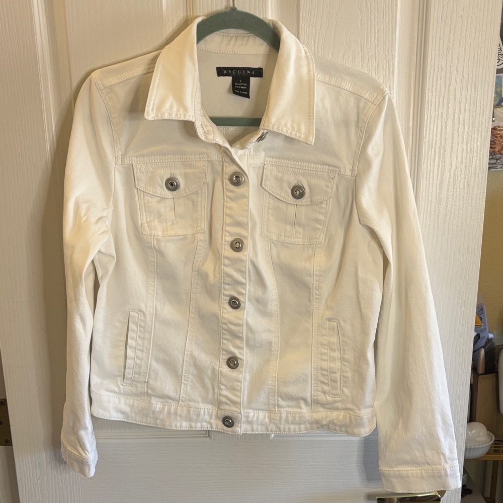 BACCINI | White, denim jacket with silver embellished buttons, size large - EUC
